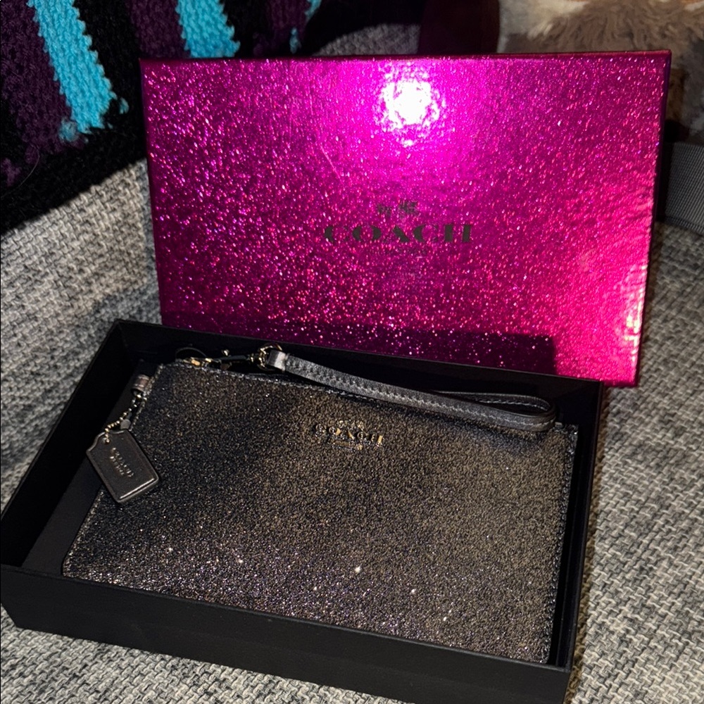 Coach Key and Card Holder NWT in gift box